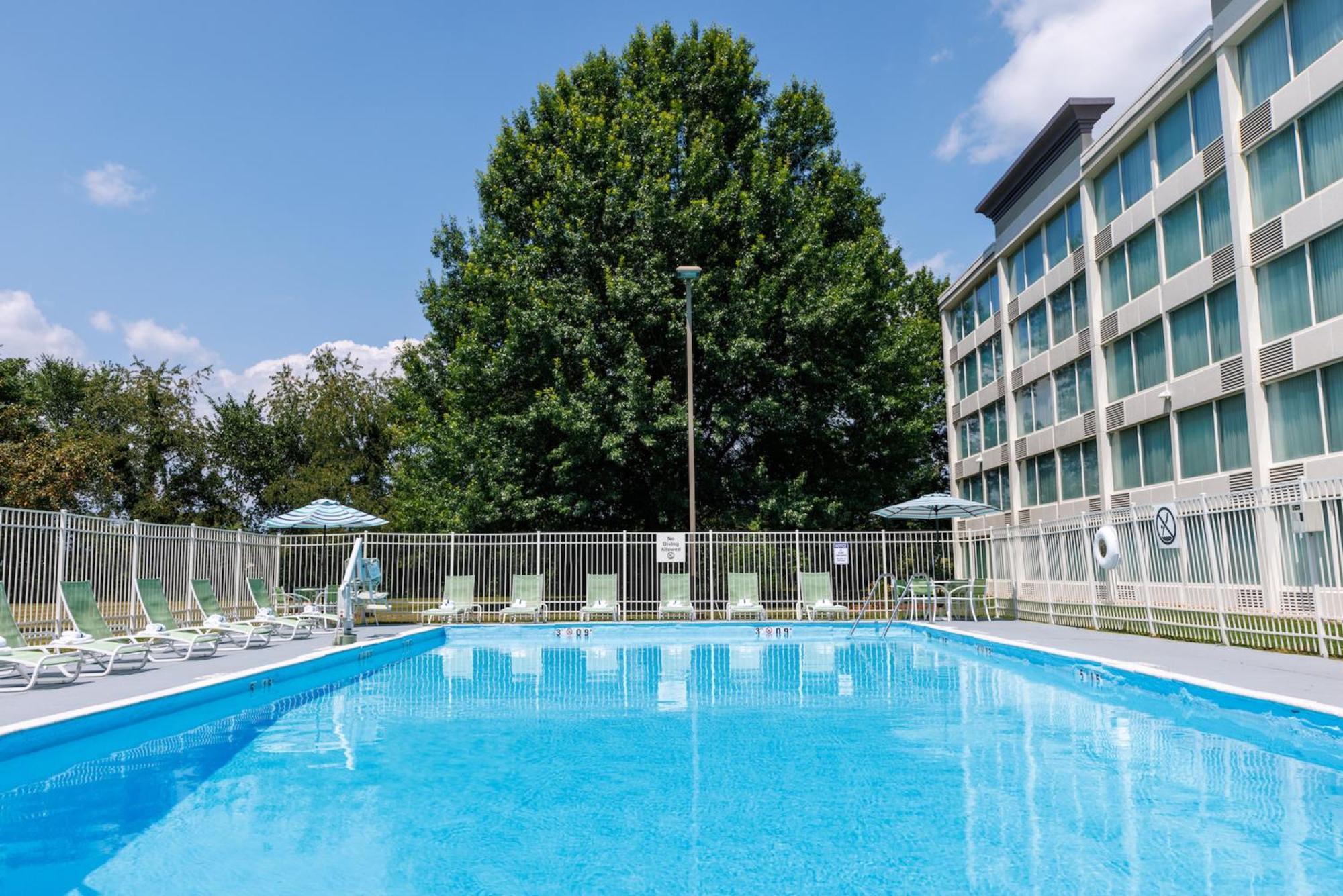 Holiday Inn Weirton-Steubenville Area Exterior foto